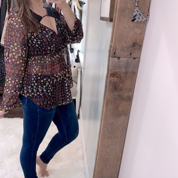 BCBG Generation floral boho top size 12 - Picture 3 of 9